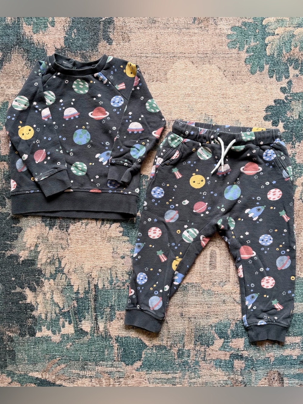 H&M Kids Space Planets Print Crewneck Sweatshirt & Pants Set in Gray - 2T